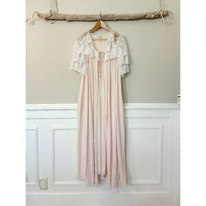 Vintage 2 Piece Soft Pink Nightgown and Cape. Beautiful Lace Detail!